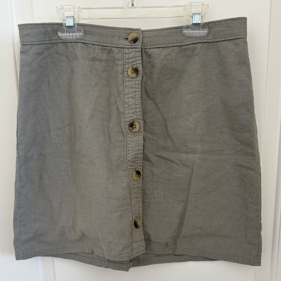Abercrombie and Fitch Button up olive skirt - Picture 1 of 4